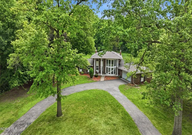 Homes for sale in Holland, OH | 28 N Centennial Rd, Holland, OH 43528 | MLS# 10008827