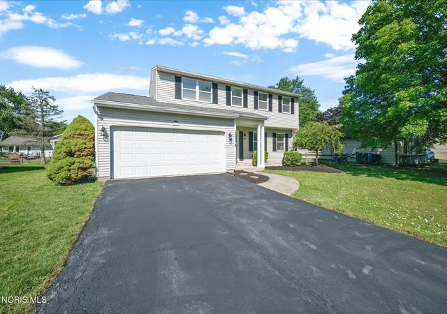 Homes for sale in Perrysburg, OH | 130 Pheasant Dr, Perrysburg, OH 43551 | MLS# 10008801
