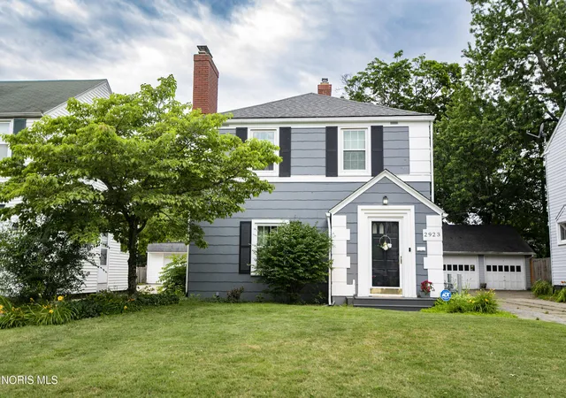 Photo 1 of Sale Pending at 2923 Sherbrooke Rd, Toledo, OH 43606 | MLS# 10008812 | Listing updated on 2026-09-24