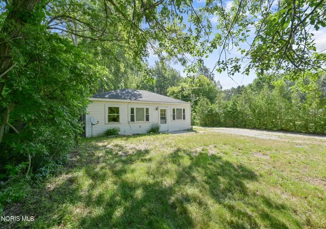 Homes for sale in Swanton, OH | 2320 County Road 2, Swanton, OH 43558 | MLS# 10008819