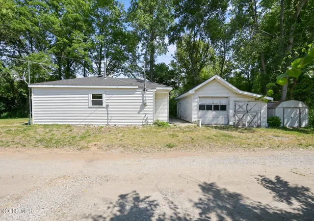 Homes for sale in Swanton, OH | 2320 County Road 2, Swanton, OH 43558 | MLS# 10008819