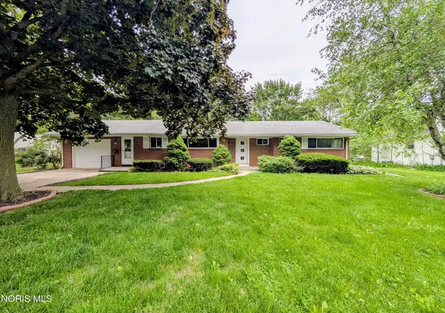 Homes for sale in Bowling Green, OH | 814 N Grove St, Bowling Green, OH 43402 | MLS# 10008844