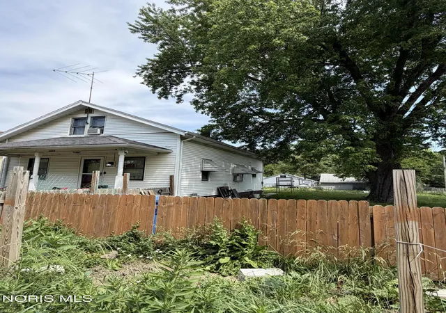 Photo 2 of Single family home for sale at 1123 Liberty St, Toledo, OH 43605 | MLS# 10008871 | Listing updated on 2026-10-08