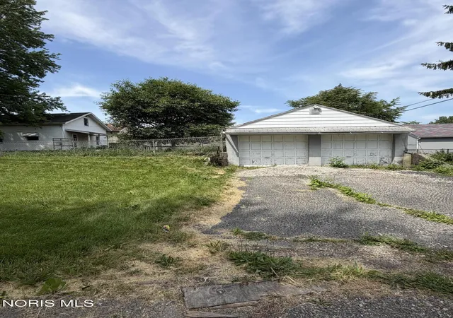 Photo 3 of Single family home for sale at 1123 Liberty St, Toledo, OH 43605 | MLS# 10008871 | Listing updated on 2026-10-08