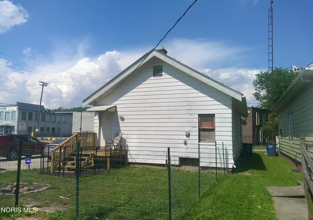Photo 4 of Single family home for sale at 729 Chicago St, Toledo, OH 43611 | MLS# 10008872 | Listing updated on 2026-06-08