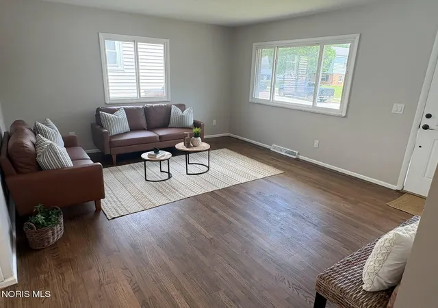 Photo 3 of Single family home for sale at 358 Crestway Dr, Oregon, OH 43616 | MLS# 10009024 | Listing updated on 2026-10-06