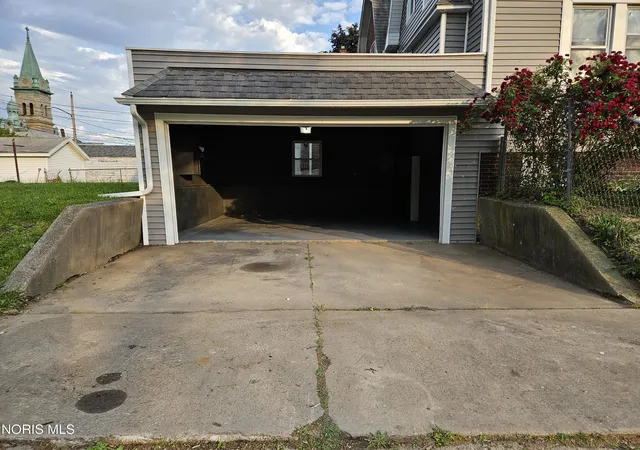 Photo 2 of Sale Pending at 401 Platt St, Toledo, OH 43605 | MLS# 10008893 | Listing updated on 2026-09-03