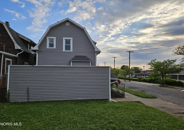 Photo 4 of Sale Pending at 401 Platt St, Toledo, OH 43605 | MLS# 10008893 | Listing updated on 2026-09-03