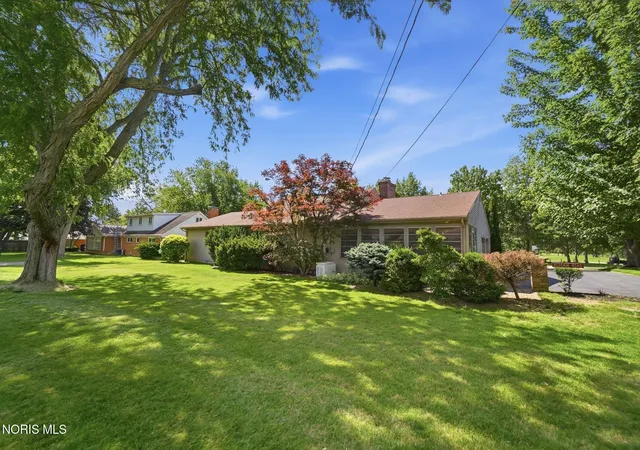 Photo 2 of Single family home for sale at 1626 Imperial Ln, Findlay, OH 45840 | MLS# 10008921 | Listing updated on 2026-06-14