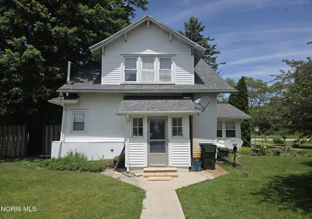 Homes for sale in Fostoria, OH | 2494 Pelton Rd, Fostoria, OH 44830 | MLS# 10009110