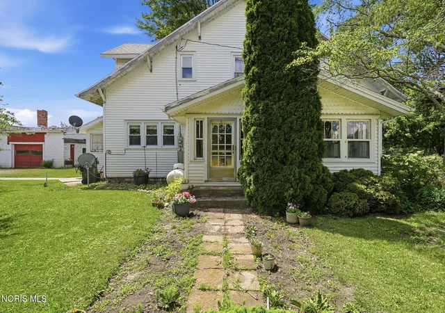 Homes for sale in Fostoria, OH | 2494 Pelton Rd, Fostoria, OH 44830 | MLS# 10009110
