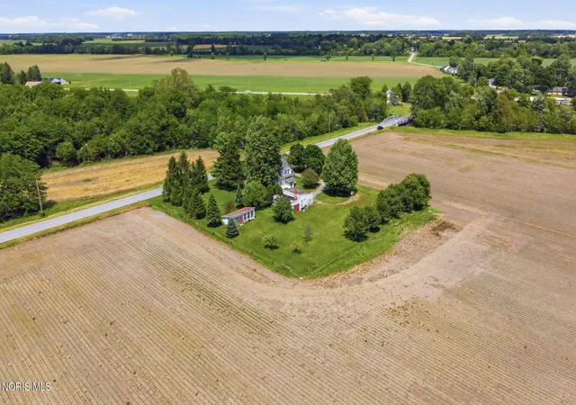 Homes for sale in Fostoria, OH | 2494 Pelton Rd, Fostoria, OH 44830 | MLS# 10009110