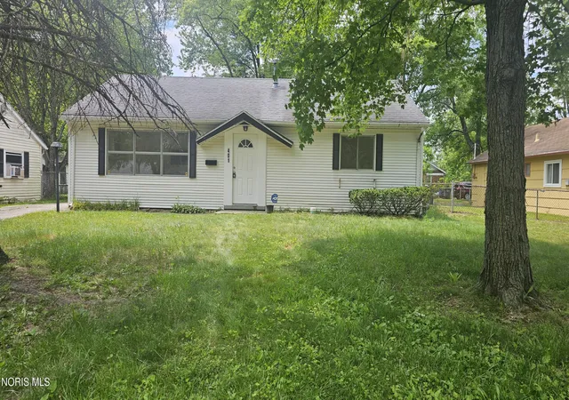 Homes for sale in Toledo, OH | 401 Dickens Dr, Toledo, OH 43607 | MLS# 10009009