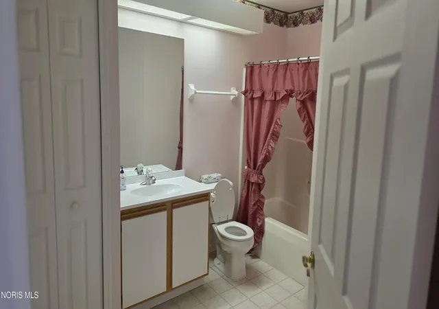 Condo for sale in building located at 2354 Whispering Pines Dr, Toledo, OH 43617 - Unit #