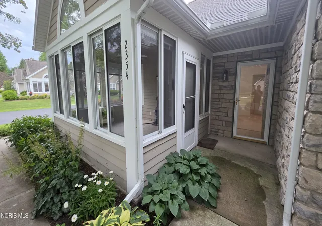 2nd image of 2354 Whispering Pines Dr, Toledo, OH 43617 | MLS# 10009057