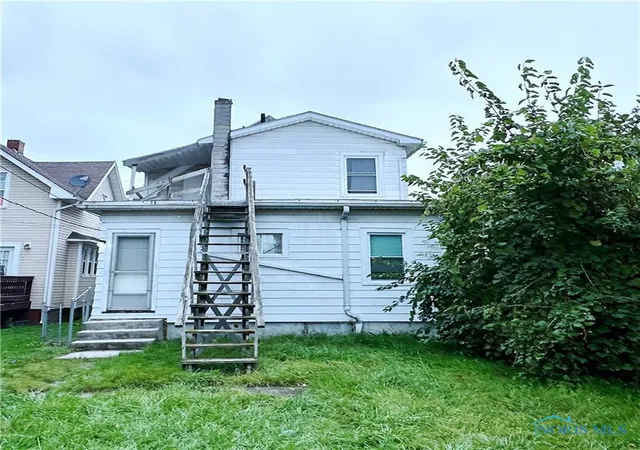 Homes for sale in Toledo, OH | 834 Dunwood Ct, Toledo, OH 43609 | MLS# 10010395