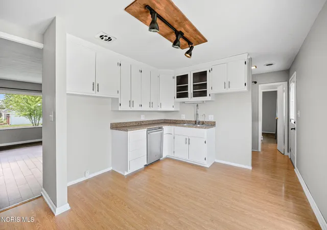 Photo 3 of Single family home for sale at 712 Charles Ave, Findlay, OH 45840 | MLS# 10009039 | Listing updated on 2026-07-06