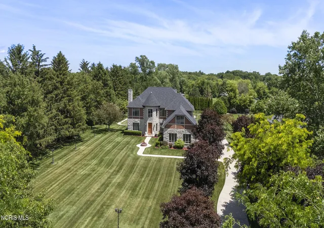 3rd image of 3315 Stonebrooke Ln, Maumee, OH 43537 | MLS# 10009132