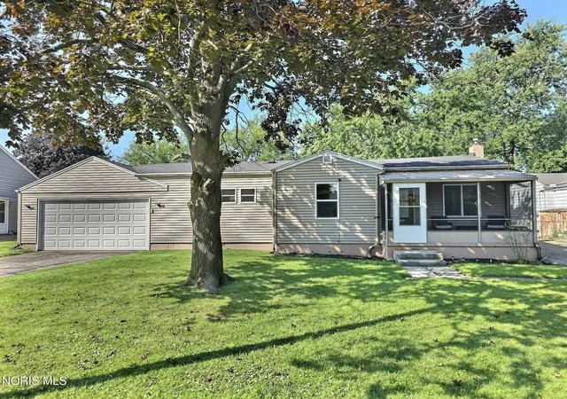 Photo 2 of Single family home for sale at 2930 Indianola Dr, Toledo, OH 43614 | MLS# 10009053 | Listing updated on 2026-08-31