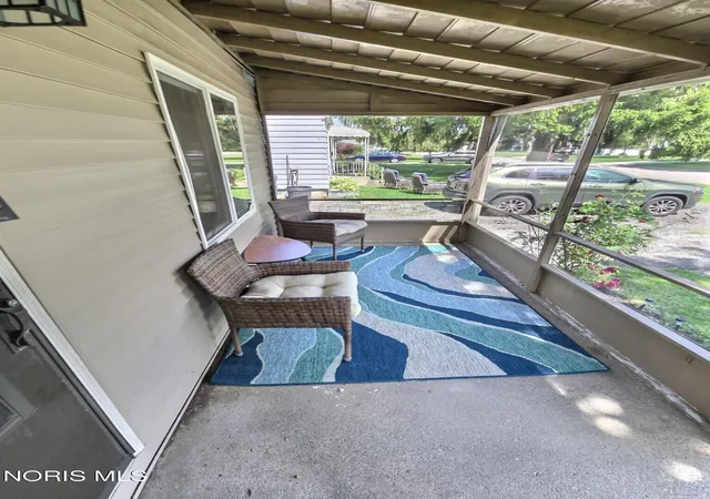 Photo 3 of Single family home for sale at 2930 Indianola Dr, Toledo, OH 43614 | MLS# 10009053 | Listing updated on 2026-08-31