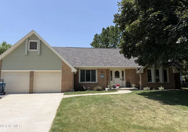 Photo 3 of Single family home for sale at 2956 W Byrnwyck Rd, Maumee, OH 43537 | MLS# 10009059 | Listing updated on 2026-09-14