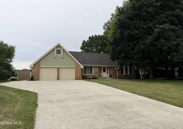 Photo 1 of Single family home for sale at 2956 W Byrnwyck Rd, Maumee, OH 43537 | MLS# 10009059 | Listing updated on 2026-09-14