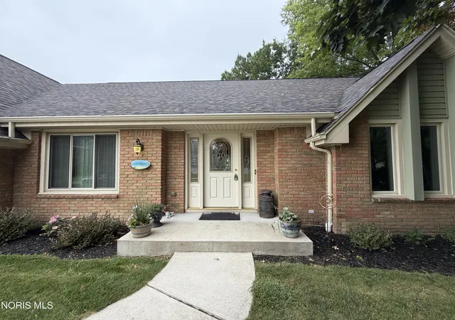 Photo 2 of Single family home for sale at 2956 W Byrnwyck Rd, Maumee, OH 43537 | MLS# 10009059 | Listing updated on 2026-09-14