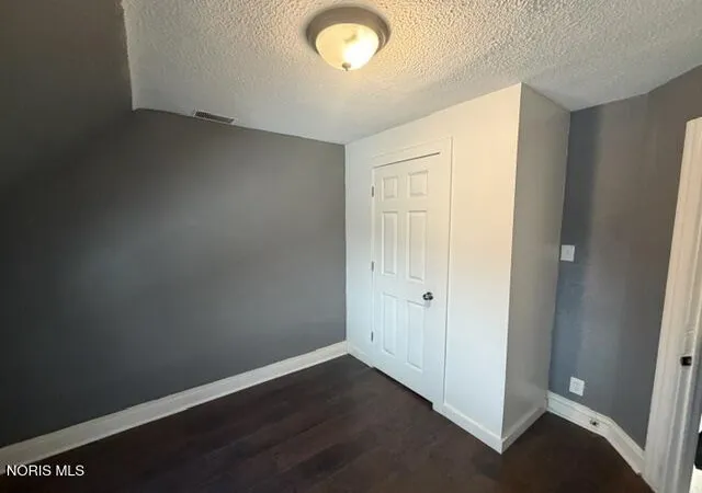 Listing Photo 5 - Condo for sale in building located at 1554 Indiana Ave, Toledo, OH 43607