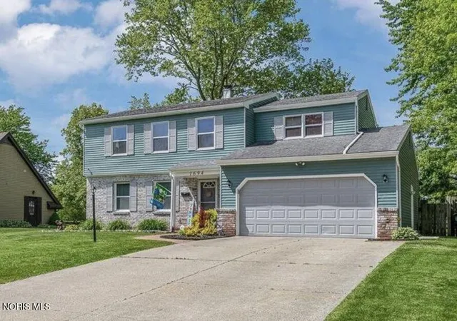 Homes for sale in Toledo, OH | 1694 Pinelawn Dr, Toledo, OH 43614 | MLS# 10009085