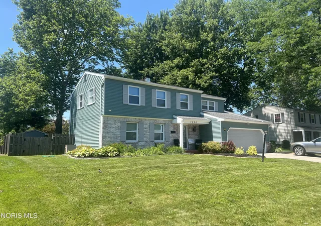 Homes for sale in Toledo, OH | 1694 Pinelawn Dr, Toledo, OH 43614 | MLS# 10009085