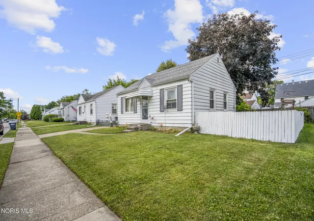 Photo 2 of Single family home for sale at 4429 Packard Rd, Toledo, OH 43612 | MLS# 10009095 | Listing updated on 2026-07-15