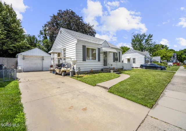 Photo 3 of Single family home for sale at 4429 Packard Rd, Toledo, OH 43612 | MLS# 10009095 | Listing updated on 2026-07-15