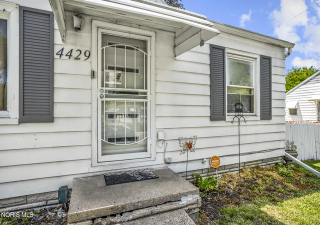 Photo 3 of Single family home for sale at 4429 Packard Rd, Toledo, OH 43612 | MLS# 10009095 | Listing updated on 2026-07-15