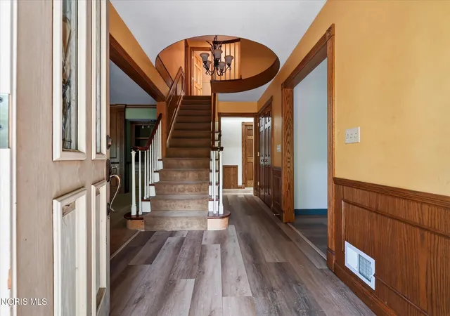 Photo 3 of Single family home for sale at 6164 Valley Park Dr, Toledo, OH 43623 | MLS# 10009690 | Listing updated on 2026-09-14