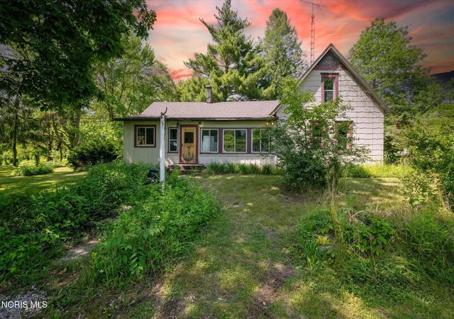 Homes for sale in Swanton, OH | 1464 Berkey Rd, Swanton, OH 43558 | MLS# 10009114