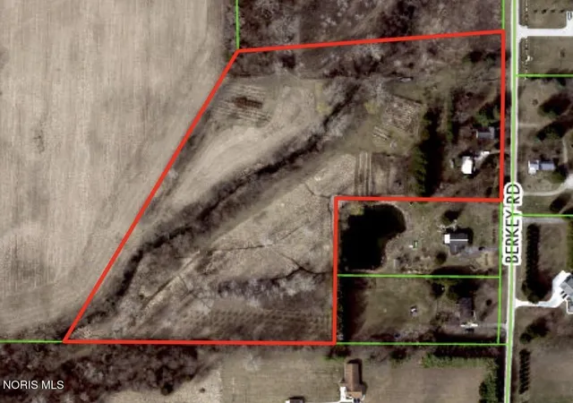 Homes for sale in Swanton, OH | 1464 Berkey Rd, Swanton, OH 43558 | MLS# 10009114