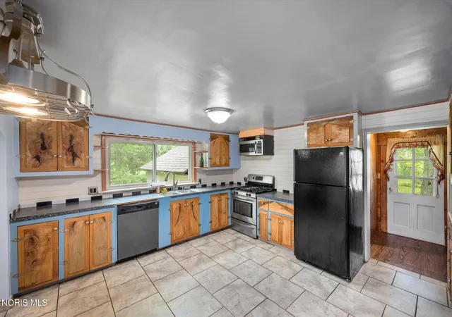 Homes for sale in Swanton, OH | 1464 Berkey Rd, Swanton, OH 43558 | MLS# 10009114