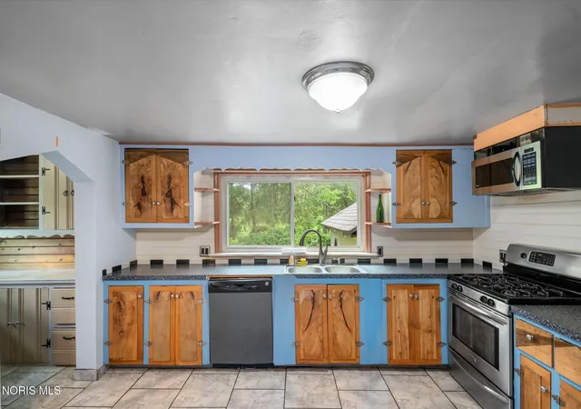 Homes for sale in Swanton, OH | 1464 Berkey Rd, Swanton, OH 43558 | MLS# 10009114