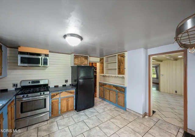 Homes for sale in Swanton, OH | 1464 Berkey Rd, Swanton, OH 43558 | MLS# 10009114