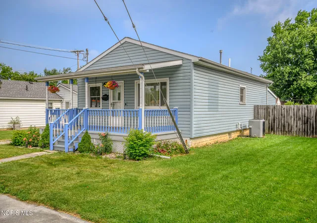 Homes for sale in Fostoria, OH | 622 Mcdougal St, Fostoria, OH 44830 | MLS# 10009135