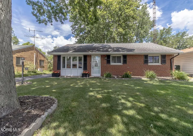 Homes for sale in Holland, OH | 410 Danesmoor Rd, Holland, OH 43528 | MLS# 10009125