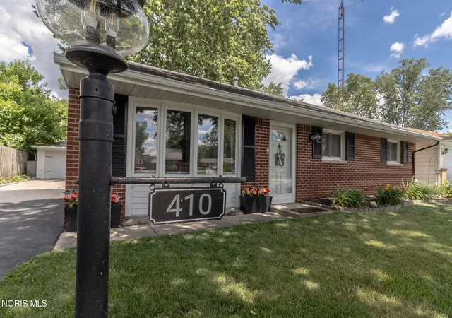 Homes for sale in Holland, OH | 410 Danesmoor Rd, Holland, OH 43528 | MLS# 10009125