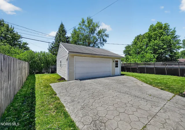 Homes for sale in Holland, OH | 608 Diana Dr, Holland, OH 43528 | MLS# 10009159