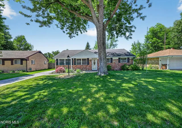 Homes for sale in Holland, OH | 608 Diana Dr, Holland, OH 43528 | MLS# 10009159