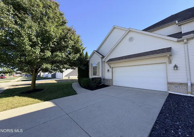Single family home for sale at 1163 Meadowlark Ln, Bowling Green, OH 43402 | MLS# 10009179