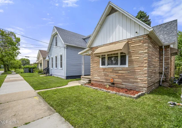 Photo 3 of Single family home for sale at 319 Palmer St, Toledo, OH 43608 | MLS# 10009194 | Listing updated on 2026-07-23