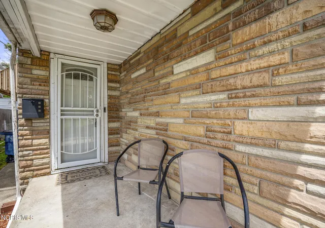 Photo 3 of Single family home for sale at 319 Palmer St, Toledo, OH 43608 | MLS# 10009194 | Listing updated on 2026-07-23