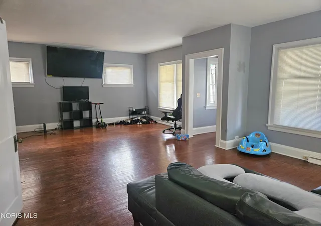 Photo 2 of Single family home for sale at 3826 Drexel Dr, Toledo, OH 43612 | MLS# 10009197 | Listing updated on 2026-09-16