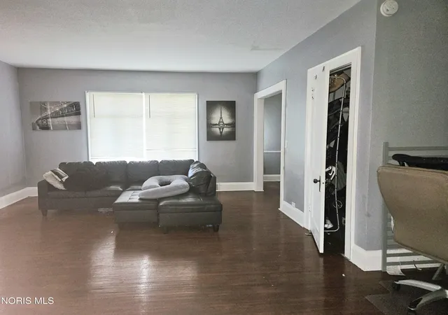 Photo 3 of Single family home for sale at 3826 Drexel Dr, Toledo, OH 43612 | MLS# 10009197 | Listing updated on 2026-09-16