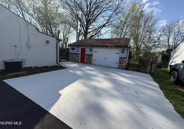 Homes for sale in Toledo, OH | 5927 Greenacre Rd, Toledo, OH 43615 | MLS# 10009229
